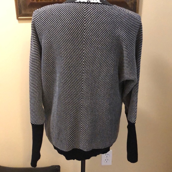 Made with ❤️ Comfy cross-front long sleeved tweed look sweater - Picture 5 of 10